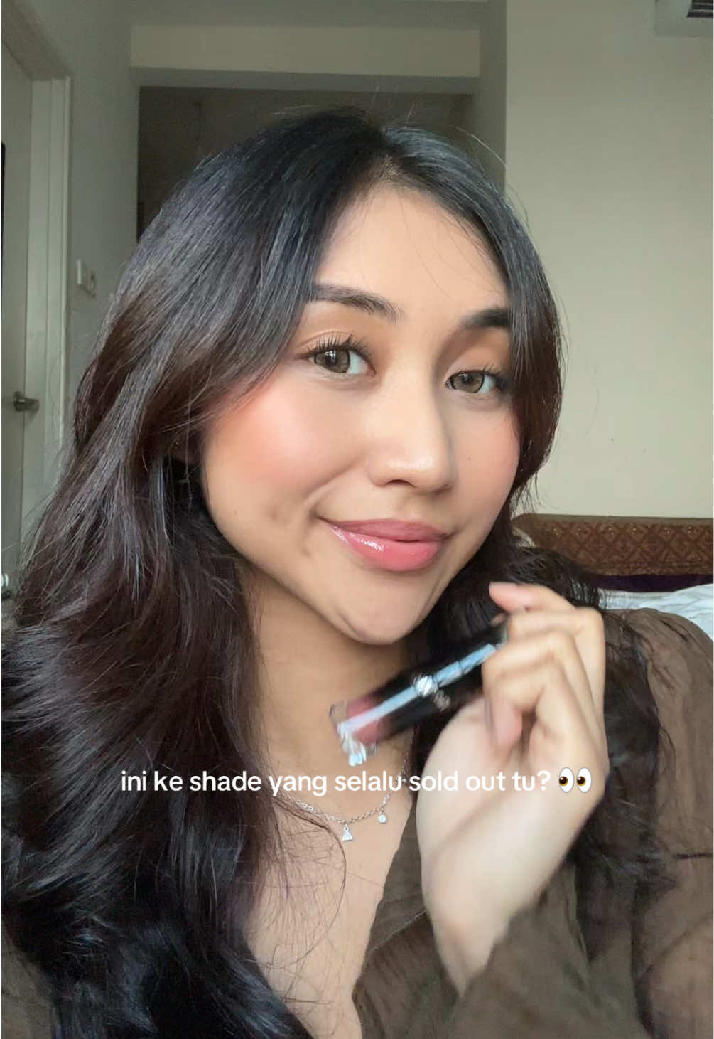 instantly gives a pretty & soft finishing look 🌸🤎✨ #timephoria #lipgloss #makeup #fyp #xyzabc 
