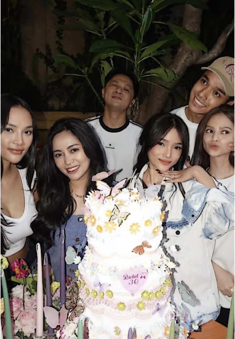 #CapCut circle mahal ini mah💗💗#fuji #fujiantiutami #fadlyfsl #erikacarlina #bravysonvconk #rachelvennya #maudyeffrosina #lewatberanda #foryoupage #masukberanda #fypviralシ #jedagjedug 