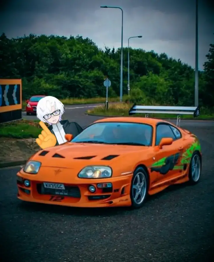 El Toyota Supra MK4 un icono del automovilismo que se convirtió en una leyenda gracias a su diseño, su potencia y su presencia en la cultura popular este auto no es sólo un deportivo es un símbolo de toda una era, fabricado entre 1993 y 2002 el Supra mk4 pertenece a la cuarta generación del Supra, su diseño aerodinámico y elegante marco un antes y un despues, convirtiéndose en el sueño de muchos entusiastas en su corazón alberga el legendario motor 2JZ-GTE un 6 cilindros en línea de 3.01 litros equipado con doble turbo en las versiones más potentes este motor entrega 276 caballo de fuerza de fabrica pero su capacidad de modificación lo ha llevado a generar más de 1000 caballos en manos de los expertos y hablando el legado el Supra MK4 se convirtió en una estrella global gracias a su participación en la franquicia de rápidos y furiosos consolidando su lugar en la cultura automovilística y pop con precios que oscilan entre 80 000$ y 200 000$ en el mercado actual dependiendo de su Estado y modificaciones, el Supra es mucho mas que un auto, es una inversión, un icono y una experiencia inolvidable al volante, el Toyota SUpra MK4 es más que metal con motores y neumáticos, es una obra maestra de la ingeniería japonesa que sigue conquistando corazones décadas despues, una verdadera leyenda que nunca dejará de rugir. #fyp #toyota #supramk4 #fyp #viral 