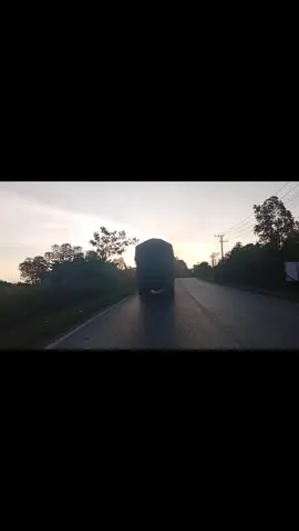 sudah masti menyala🤯😖🤙#masukberandafyp #jalurlangit #kalimantanpunyacerita #styletrukkalimantan 