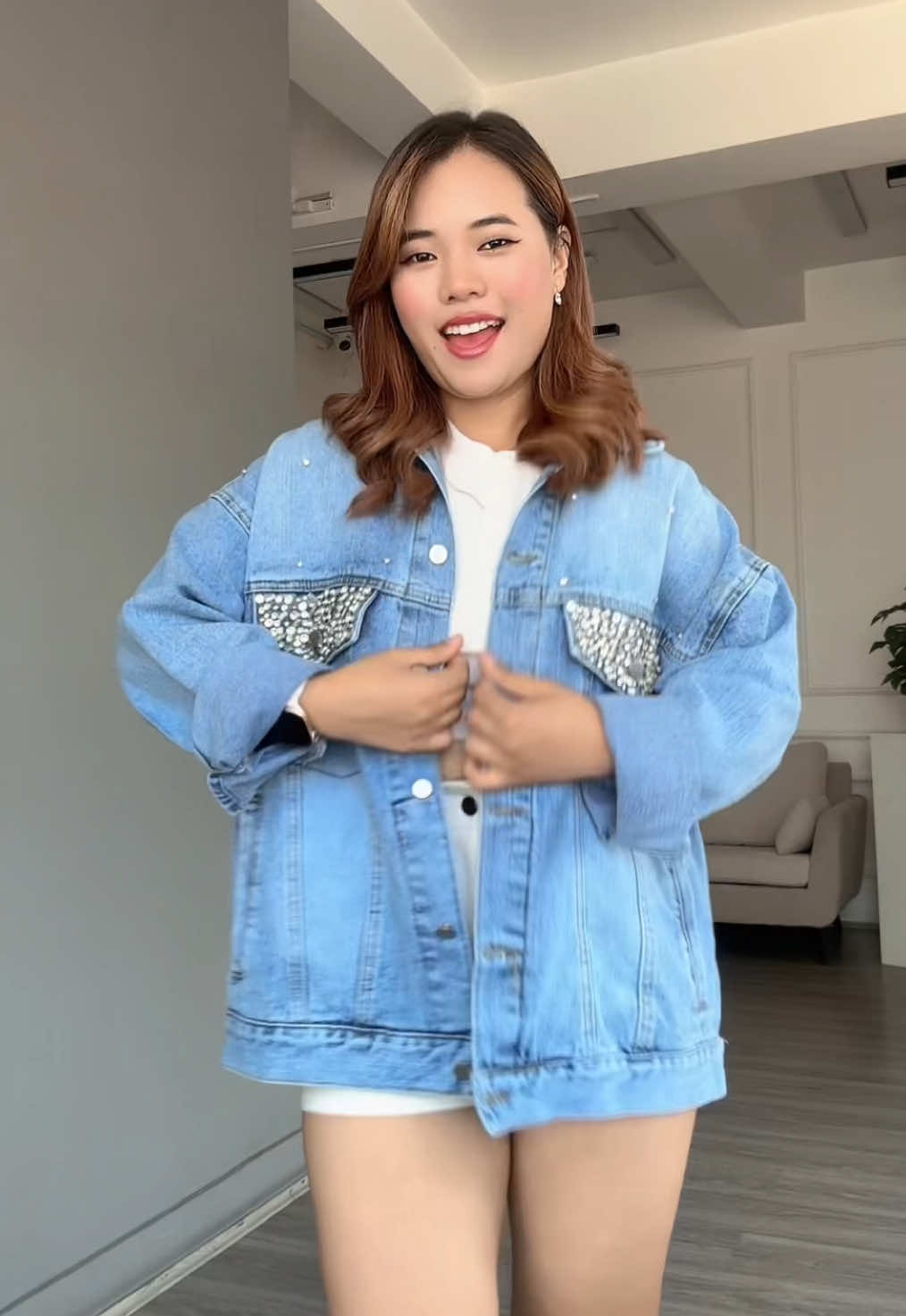 OVERSIZED DENIM JACKET  Big jacket, bigger sparkles ✨  #fyp #goviral #creatorsearchinsights2025 #onlineshopping #oʀᴅᴇʀnᴏᴡ 