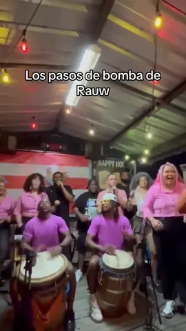 @rauwalejandro llegó a un negocio de #Santurce y sacó sus mejores pasos de bomba🇵🇷