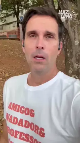 📌 Rombo do INSS: Rubens Oliveira Costa é preso e liberado após pagar fiança Durante sessão da CPMI do INSS, realizada nesta semana em Brasília, o operador financeiro Rubens Oliveira Costa, apontado como sócio do “Careca do INSS”, foi preso em flagrante sob acusação de falso testemunho e ocultação de documentos. A prisão ocorreu no plenário da comissão, mas durou pouco. Segundo informações da imprensa, Rubens pagou uma fiança, cujo valor não foi divulgado, e foi liberado ainda na madrugada pela Polícia Legislativa. O caso segue em investigação no âmbito da CPMI, que apura irregularidades e possíveis fraudes no Instituto Nacional do Seguro Social.