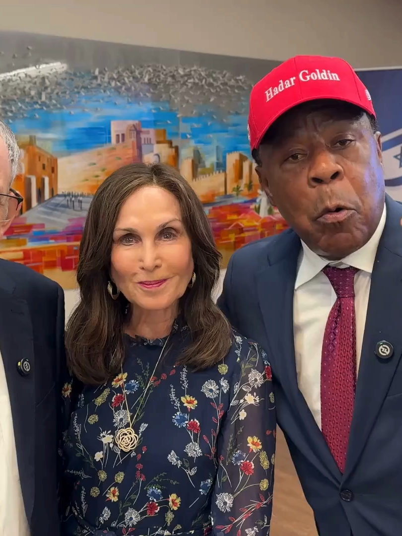 Shanah Tovah from all of us here at the Embassy! 🍎🍯  Last week, Ambassador Leiter was happy to host a reception in honor of the new Jewish Year. Thank you, @theleoterrell1, Rep. David Kustoff, Andrea Mitchell, and all of our other guests for their good wishes and kind words. Wishing you a sweet, joyful, and inspiring new year filled with peace, health, and new beginnings. May we continue to be committed to unity, courage, and resilience.