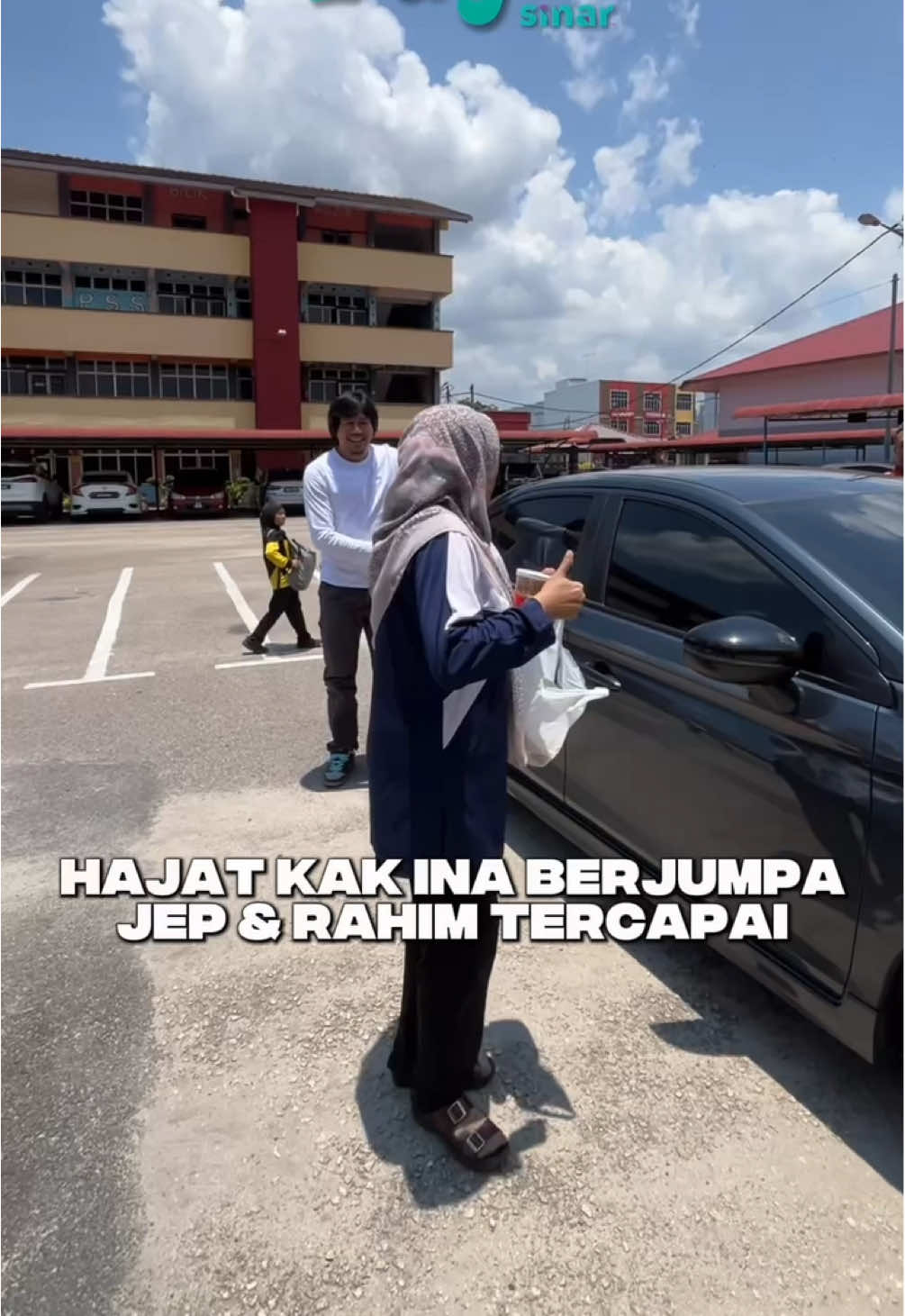 Alhamdulillah hajat Kak Ina nak bepang & jumpa Jep dan Rahim tercapai 🫶🏼 Kena prank sikit pula awal-awal tapi itu lah surprisenya! Harap Kak Ina suka dengan surprise dari Jep, Rahim & SINAR 💜 #PagiDiSINAR #SINARMuzikRetroTerbaik