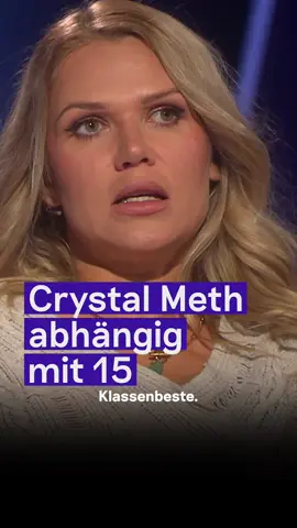 @sarakulka_ ist noch eine junge Teenagerin, als sie das erste Mal mit Drogen in Berührung kommt. Erst konsumiert sie nur Cannabis, später dann Crystal Meth. Mit 15 ist sie abhängig. Doch diese Anhängigkeit endet, als sie anfängt ihr erstes Geld zu verdienen, denn sie will sich auf den Job fokussieren. Sie strippt mit einer Freundin in einem Autohaus für ältere Männer. Heute ekelt sie sich besonders vor den Männern, die mehr wollten, als nur nackte Haut. Wie Sara es aus dieser schweren Zeit heraus geschafft hat, das erfahrt ihr jetzt auf YouTube und in der ARD Mediathek. Link in unserer Bio!
