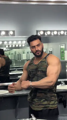 🧿🦅#punjabi #punjabigymshark #surrey #canada_life🇨🇦 #2025 #GymLife #surreypind #explore #GymTok #bodybuilding #capcutmotivacional #gym #jatt #fyp #foryoupage❤️❤️ #viral #gymshark 