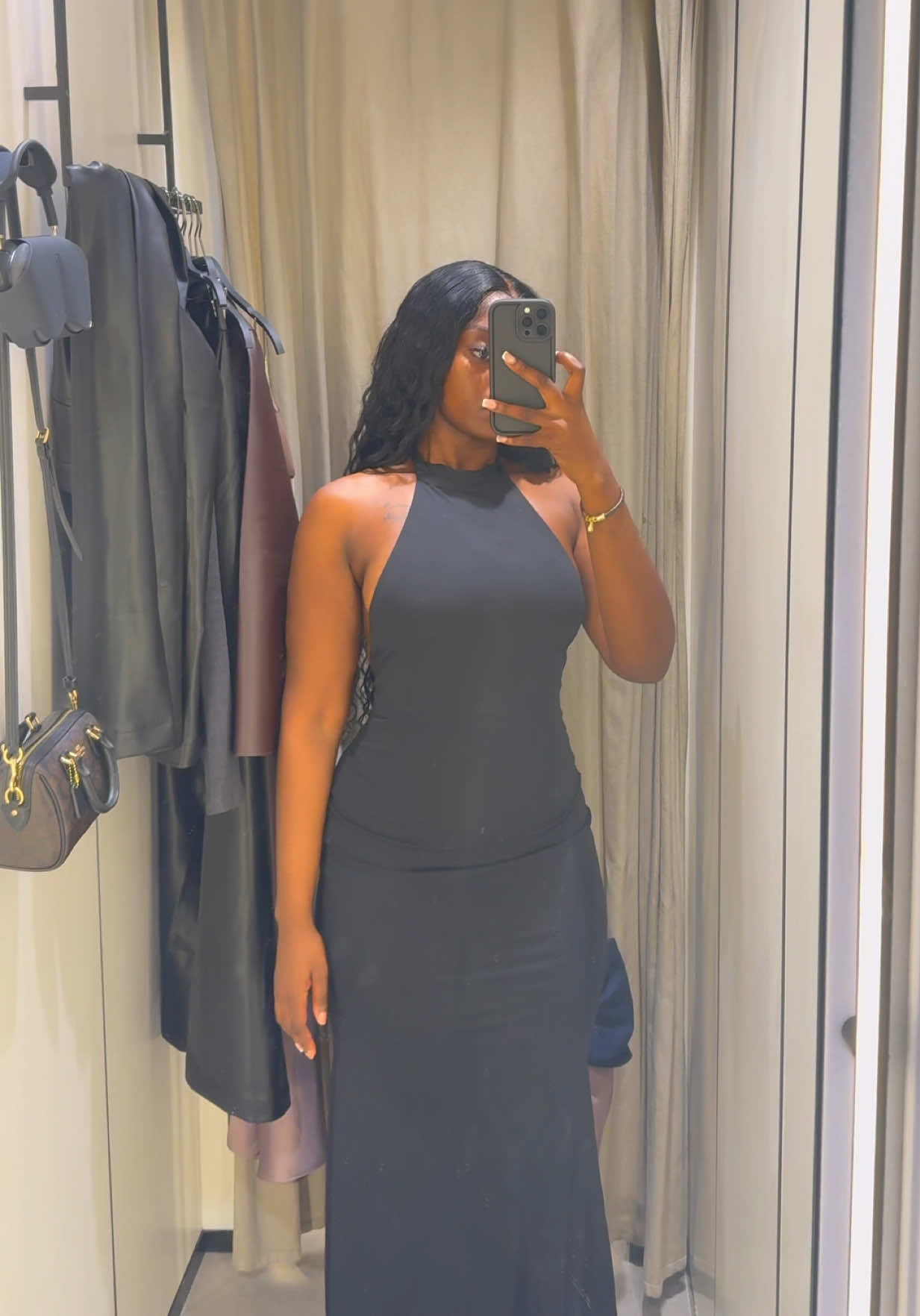 A trip to central when you’re last minute.. zara never fails us girls at desperate times 🥰 #Vlog #zara #central #oxfordstreet #shoppinghaul 