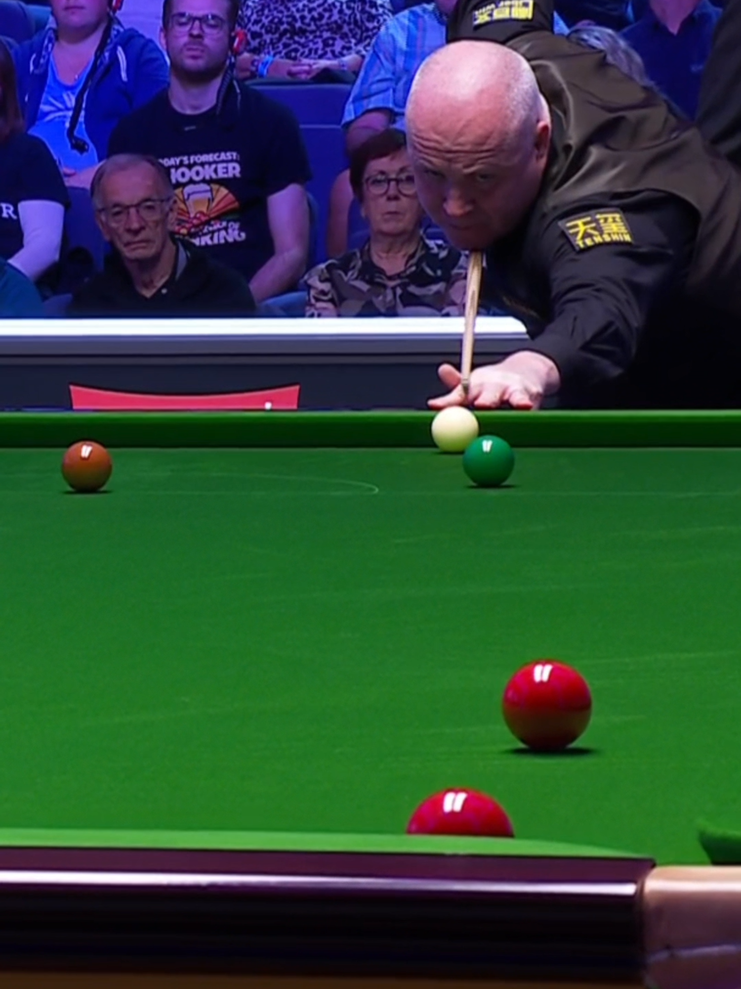 John Higgins swerves home a BEAUTY of a long red 👏 #snooker #fyp #foryou