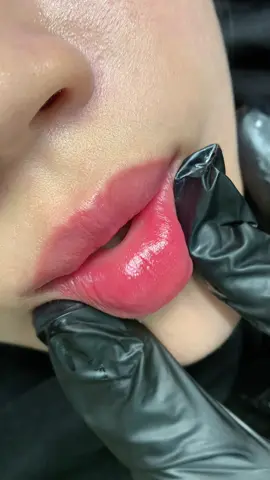 Môi bé khách trong như miếng thachh , ai cùng gu với e koo #phunxamthammy #phunmoi #danang #beauty #viral 