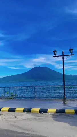 Cewek mah diajak muter-muter ngukur jalan aja udah seneng, asalkan ngukur jalannya di Danau Ranau soalnya pemandangannya sangat memukau😍🥰  #fyp #trending #viral #danauranau #rekomendasiwisata 