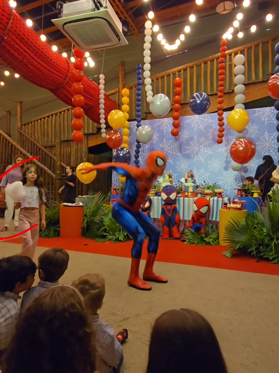 Rapaz...o homem aranha não tem um minuto de paz 