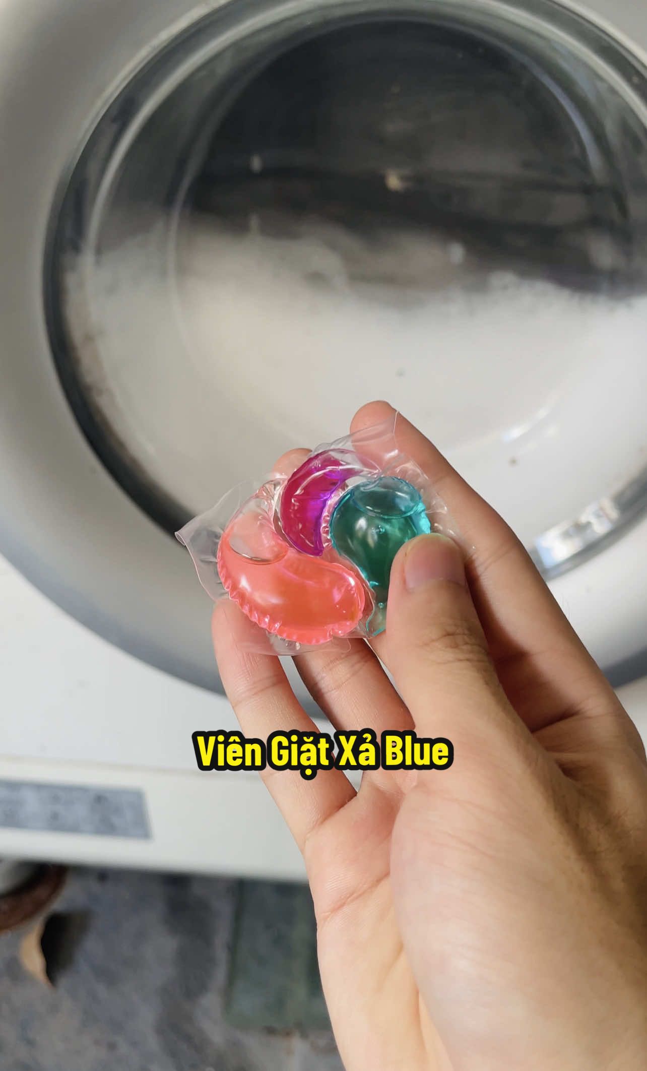 Lưu ý vì đây là viên giặt xả chứ không phải thạch đâu nên phải để xa tầm tay trẻ em. Dùng rất tiện và độ làm sạch cũng như lưu hương không kém gì nước giặt thông thường cả #duckennyreview #viengiatxa #viengiatxablue 