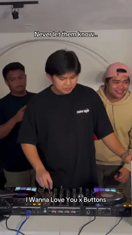 Never let them know.. I wanna love you x Buttons #mashup #dj #pioneerdj #fyp #transition 