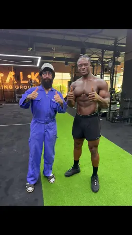 Met the worlds strongest cleaner who's cleaning all the ego in the fitness industry and drizzy's cousin... Don't underestimate anyone, not even the cleaner, not unless you have $200 to spare ;-) #1rep #gains #fyp #bodybuilding #deadlifts  