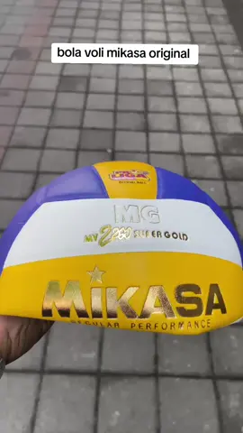 yang mai bola mikasa originalnya buat spel soremu lur..  #volleyball #volitarkam #bolavoli #mikasa #bolamikasa 
