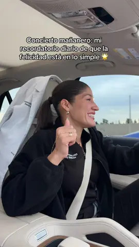 Entre canciones y risas en mi concierto mañanero entendí que la felicidad no está en lo grande, sino en lo simple ❤️ @wearfigs  #APRNLife #influencer #fyp #momlife #MomsofTikTok 
