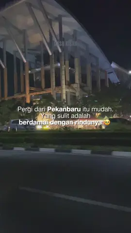 Pergi dari Pekanbaru itu mudah. Yang sulit adalah berdamai dengan rindunya 🥹  • #rasakisah #pekanbaru #riau 