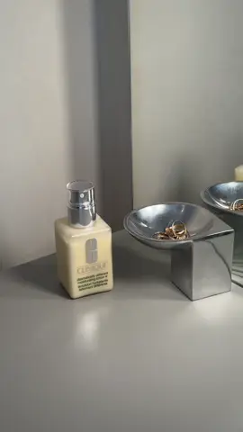 all day glow 🧈 @Clinique #cliniquepartner 