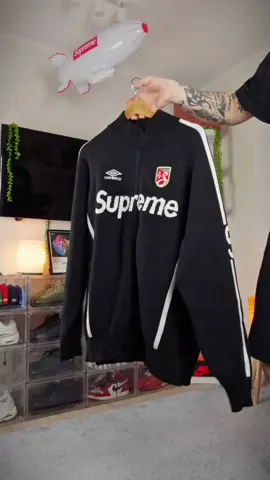 Styling my new sweater supreme x UMBRO #STYLIST #stiling #newclothes #outfitidea #skepta