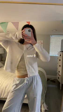 comfy vibes today #OOTD #outfit #falloutfits #pinterestoutfit #outfitinspo 