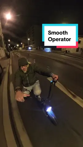 Smooth trottinator #trottinetteelectrique #trottinette #bynight @GermCycles 