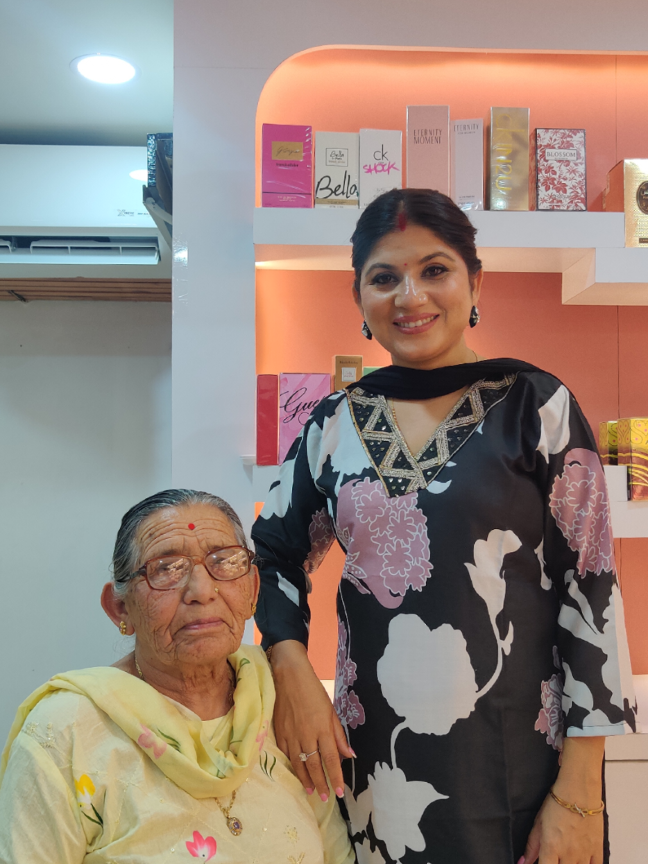 Reel vs Real ❤️ #Aama  @माईली बुहारी @माईली बुहारी🇺🇸  @pyari.official @Pyari.kathmandu 