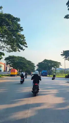 Original video by @zoomie77 📱 Google Pixel 7 Pro  🎥 Cinematic vidio @nalwavee  🔧 Cocok buat Story, Prank, Kata-kata  📥 Follow buat stok video original tiap hari #xybca #cikarang #mentahanvidio #mentahanvideo #mentahan 