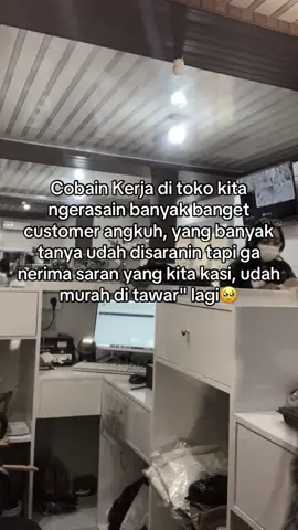 Tetap sabar dan selalu tersenyum 
