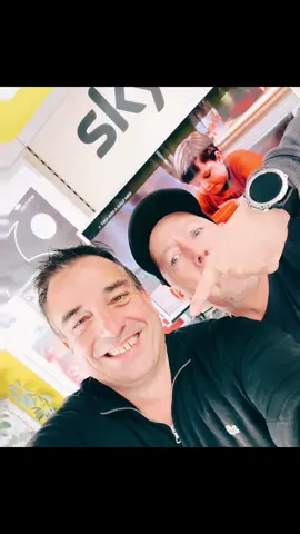 Heute durfte ich Jens Stemmler, Geschäftsführender Gesellschafter der Kabelanschluss24 GmbH in Eisleben, besuchen. In unserem Gespräch ging es nicht nur um die beeindruckende Entwicklung seines Unternehmens, sondern auch um die Herausforderungen und Chancen, die in einer zunehmend digitalen und vernetzten Welt auf uns warten. Besonders spannend: Wie regionale Mittelständler mit Innovationsgeist und konsequenter Kundenorientierung Maßstäbe setzen können. Solche Begegnungen sind für mich immer ein doppelter Gewinn: einerseits wertvoller unternehmerischer Austausch auf Augenhöhe, andererseits Inspiration, wie man mit Klarheit und Tatkraft Zukunft gestaltet. 💡 Danke, Jens Stemmler, für die offene und konstruktive Unterhaltung – ich freue mich auf den weiteren Austausch und mögliche Synergien! 🚀 @Jens Stemmler  #Mittelstand #Innovation #Unternehmertum #Netzwerk #Zukunftgestalten