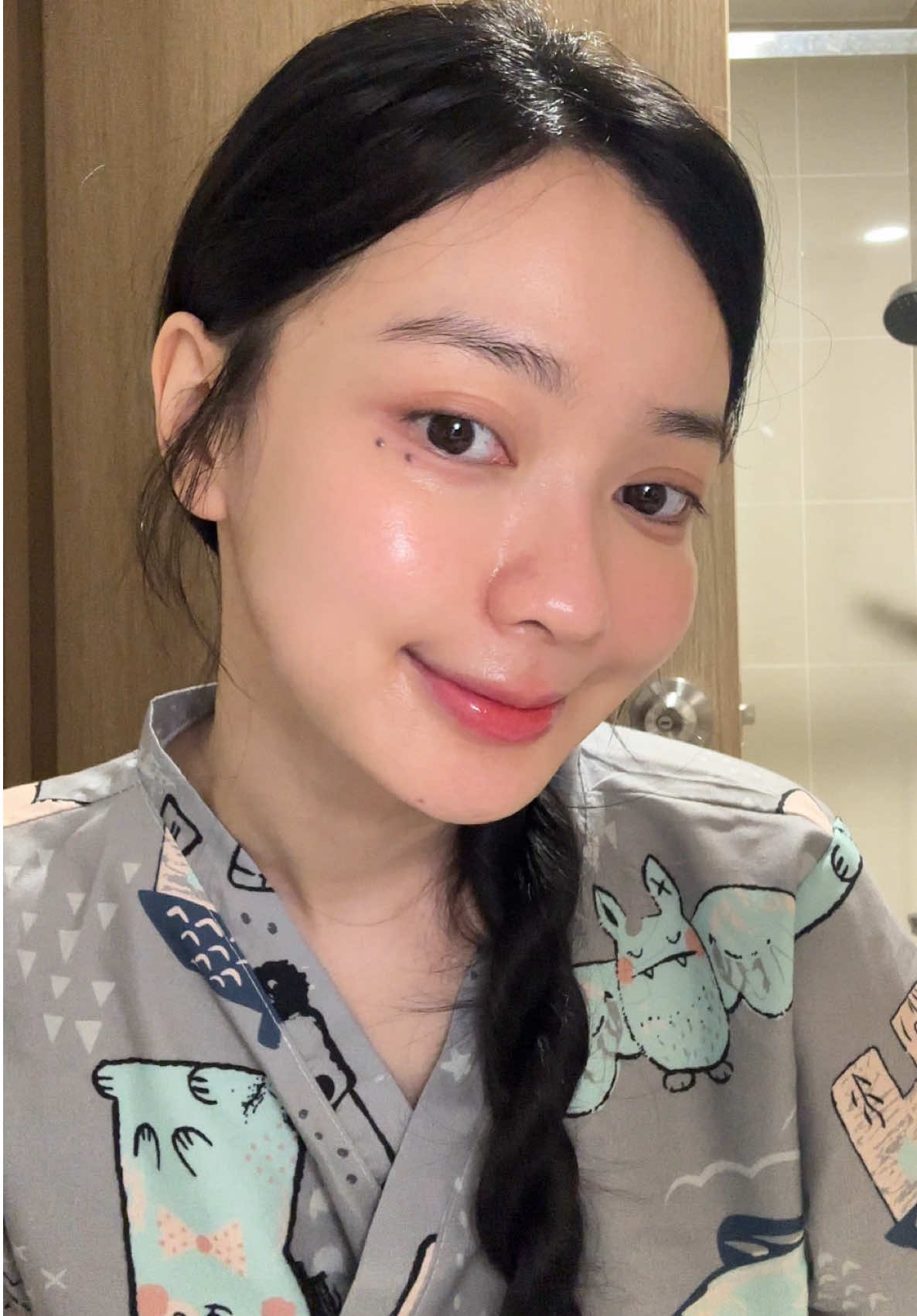 Chắc mình là người cuối cùng đc được brand gửi sản phẩm mới cho trải nghiệm 🤭chắc cả tháng trc rồi, mà trải nghiệm đậm sâu quá gần hết chai mới lên video 🤣 nhưng k sao chậm mà chắc, miễn là có cải thiện là vui lắm ùi, cảm ơn brand nhiều nhe 🤍  #vicchuche  #HợpTácCùngGarnier 