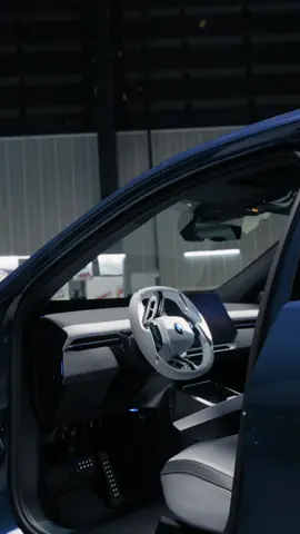 Look at this 👀 The new BMW iX3. 100% electric #BMWiX3 #BMW #BMWNewEra #NeueKlasse BMW iX3 50 xDrive: WLTP energy consumption combined: 17,9-15,1 kWh/100 km; WLTP CO₂ emissions combined: 0 g/km; CO2-class: A; electric range: 678-805km
