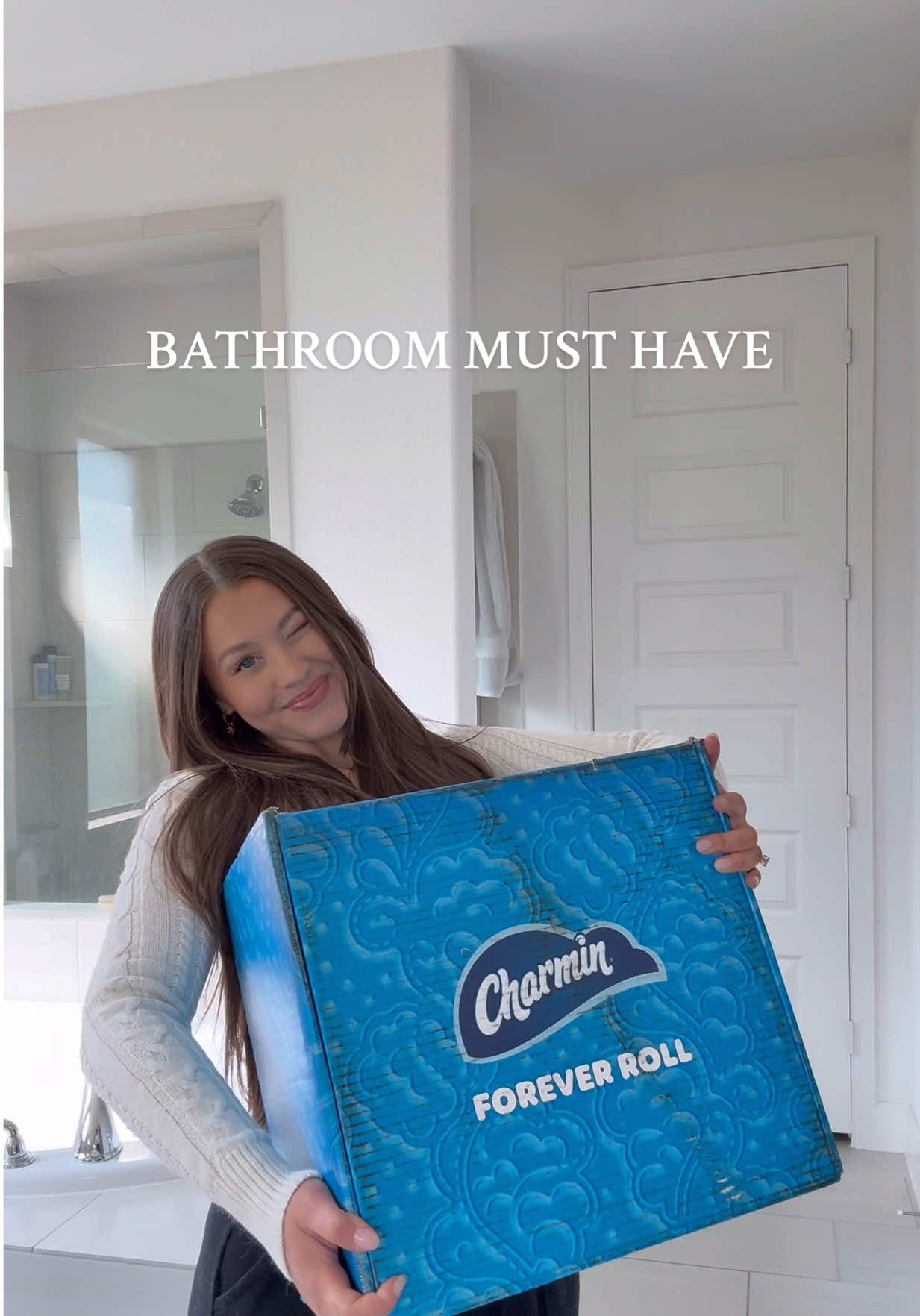 #ad #charminpartner new trend alert!!!! Make sure to pick up the Forever Roll this season and check out the link in my bio to pre-order and for more details!<3 #bathroomfinds #newtrend #musthave 