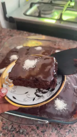 Delicious soft, chocolate cake🤤👌 ingredient used 2eggs  1/2cup oil 1/2cup sugar  1cup milk. 11/2flour  4tsp coco powder 1/2tsp vanilla powder 1tsp Baking powder bake 30 minutes.enjoy #cake #EasyRecipe #fypシ゚viral #fypシ゚viral #somalitiktok 
