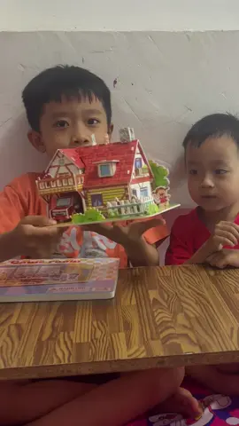 Cùng chơi với Gấu và Tony