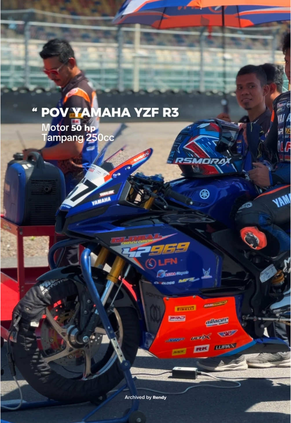 Walaupun udah ngepur 2500 rpm Yamaha R3 masih jadi yang tercepat di kelas 250cc Mandalika Racing Series. Tembus 50 hp brad! #yamahar3 #r3 #yzfr3 