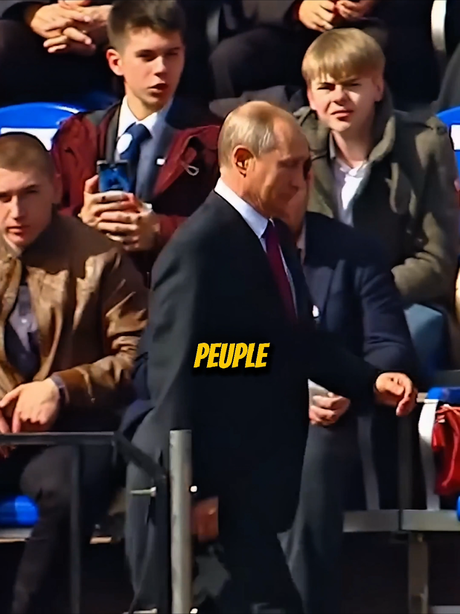 🇷🇺🔥 Poutine, le président qui n’a pas peur de son peuple ! Poutine est souvent critiqué, mais peu savent à quel point il se montre proche et généreux avec son peuple. Sans sécurité, au milieu des civils, partageant repas, jouant avec des enfants, ou discutant avec des hommes redoutés… il prouve que son lien avec les Russes est unique. 🇷🇺 👉 Selon toi, est-il vraiment un président qui aime profondément son peuple ? Dis-le en commentaire ❤️ et abonne-toi !#Poutine #Russie #Leadership #Président #Respect 
