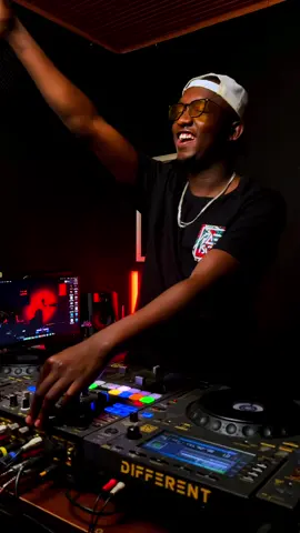 Can you name the riddim? .. Tag and send it someone who means alot to you.🚨 #fyp #dj #fabisch #mix #vibedifferent 