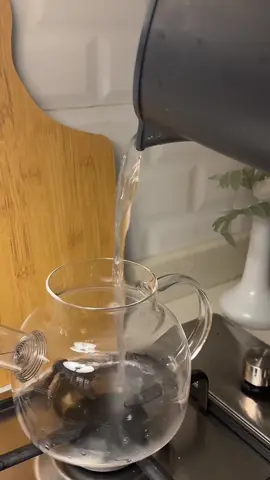 وش سالفة راسي المسيكين .. #شاهي #tea #مالي_خلق_احط_هاشتاقات #لايكات 