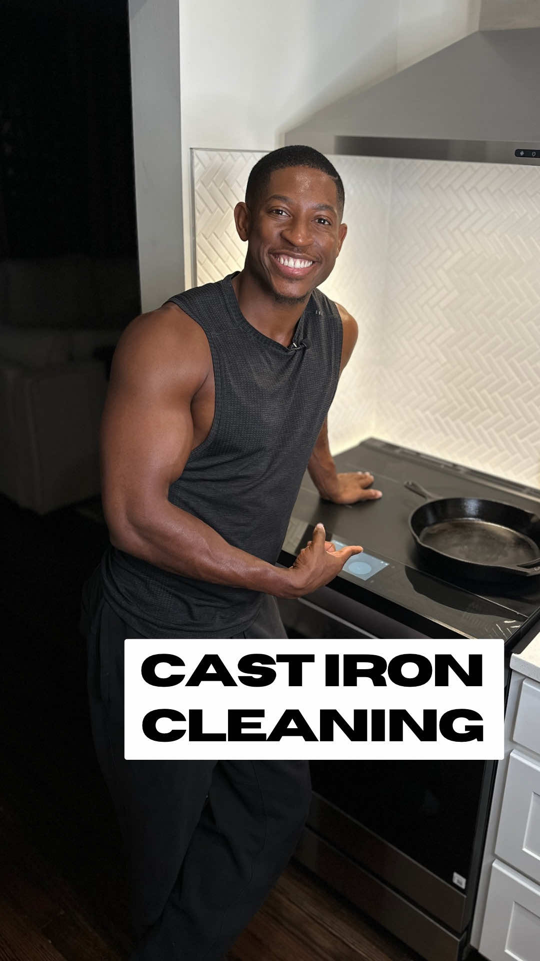 Yes, you can use soap when cleaning your cast iron skilet. 🔗 in bio for the chain scrubber! #castironskillet #castironcleaning #castironcooking 