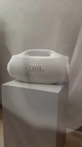 Pra você que procura Qualidade sonora  Chegou na ViníTech_Cell 🔥 Lançamento JBL 🔥 JBL BoomBox 4  Entre em contato com nossa Equipe e garanta a sua! . . . . . . #jbl #boombox #bombox4 #lançamento #grave 