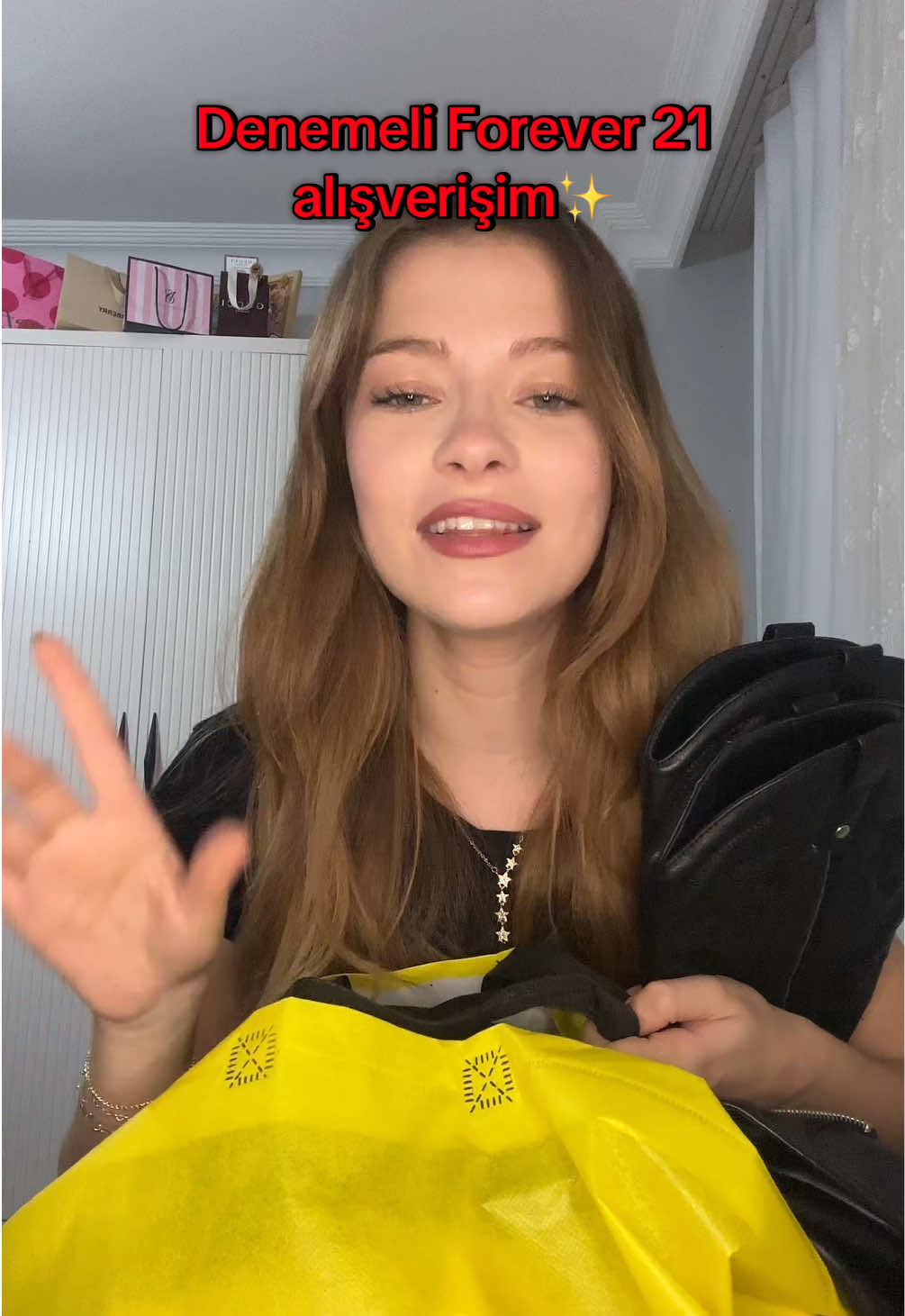 Forever 21 alışverişimi nasıl buldunuz? 😌 sizce siyah kombin mi, beyaz mı ? 💃🏻  #işbirliği @FOREVER 21 