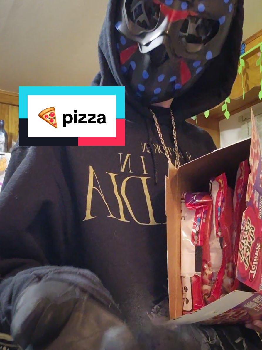 I like pizza 🍕  what kind do you like? #pizza  #spookyseason  #jason  #sleeptoken  #funny 