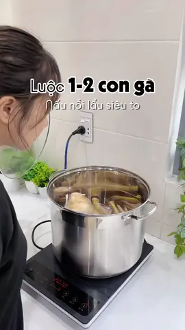 Nấu lẩu Thái, nộm gà cho dịp hội họp cuối tuần của nhà tui, nhờ sắm cái nồi to inox 304 Lock&King mà nấu nướng thoải mái hẳn các bà ơi #locknking #noichuanxin #bepchuanngon #noichuanxinbepchuanngon #noiluocgalocknking 