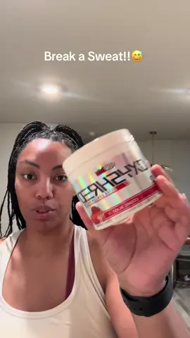 Oxyshred never fails me 💪🏽🔥 If you’ve ever sweated through a thick sweatshirt, then you KNOW the struggle is real. 🥵 Who else has had a whole sauna moment in the gym? #OxyShred #SweatSession #GymLife #FitMom 