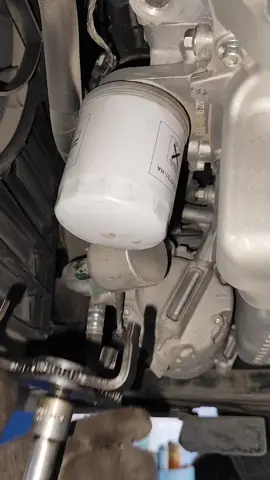 #tiktokuk🇩🇪 auto mechanic Ford Taurus engine oil filter replacement 🛠️