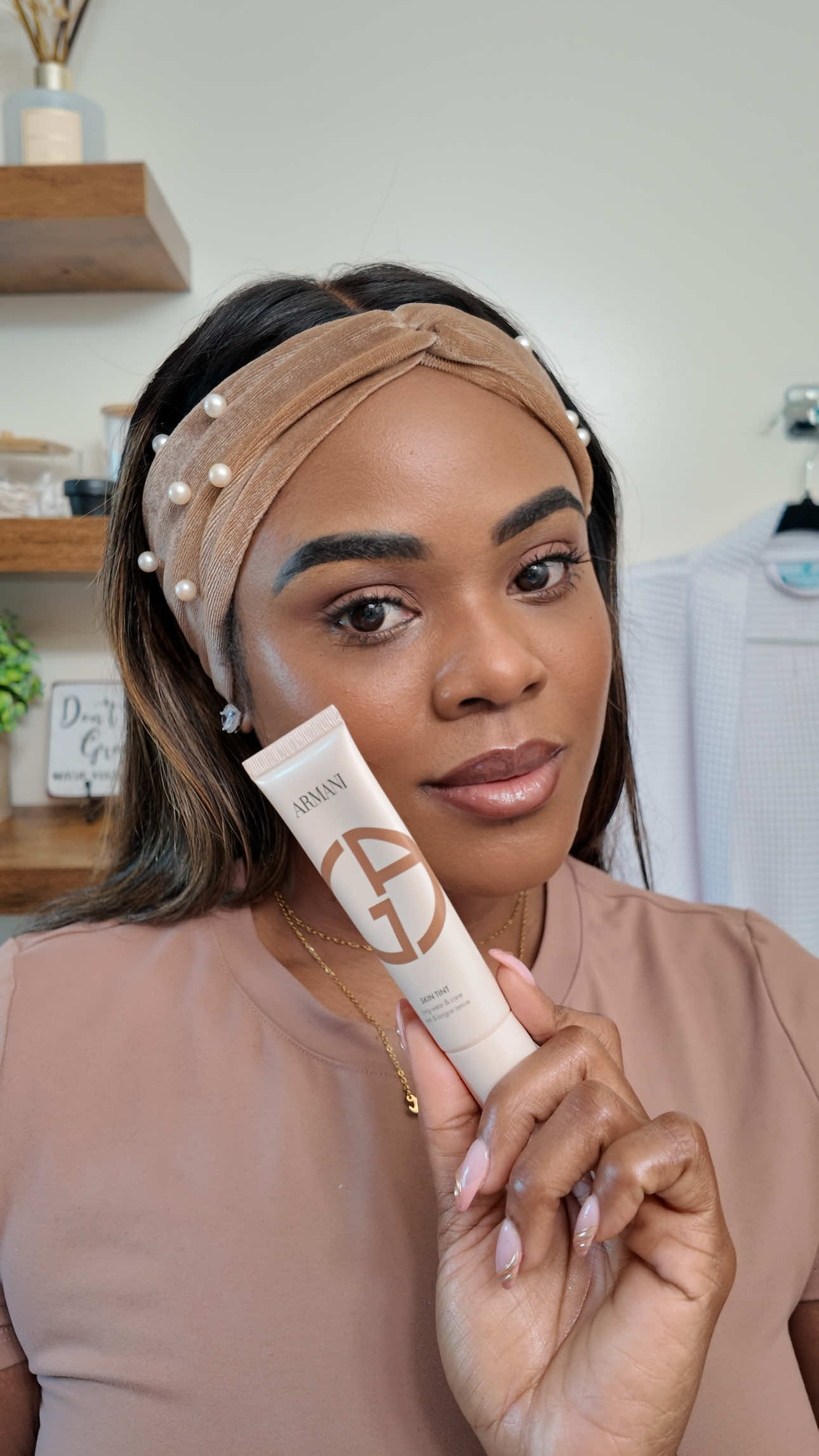 Not me finding my perfect shade without even shade matching 😅✨ Armani Beauty Golden Hour Skin Tint in D1 is giving glow, hydration, and skincare in one… she’s THAT girl 💕 You can grab yours @sephora @Armani beauty  #giftedbyarmani #armanibeauties #luminoussilkfoundation #armanibeauty #sephora   