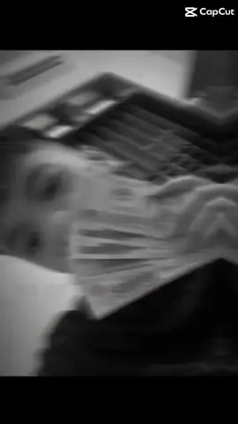 📌[Thành viên lớp 9a4].                       Lê Việt Anh-thoạt nhìn thì có vẻ nghịch ngợm khó gần nhưng anh là một người sống rất tình cảm và hết mình với bạn bè Anh chàng này có phong cách 