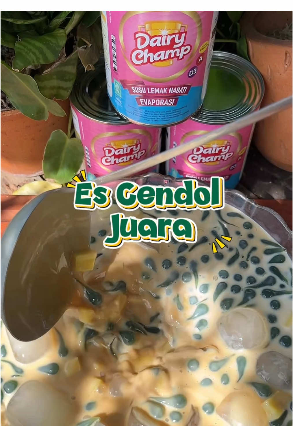 Es Cendol Juara 💚 super gurih dan creamy ! Susu Evaporasi Dairy Champ adalah kunci bikin kuah cendol jadi seperti di restoran mahal! 🤫✨ Kuahnya lebih pekat, gurih, dan creamy. Bikin sendiri sekarang yuk, resepnya lengkap di video! #DairyChamp #PilihanSangJuara #JuaraDiDapur #KreasiJuar