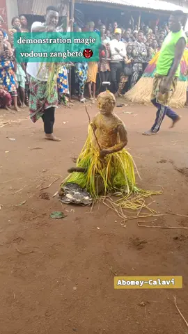 Démonstration zangbetô  #vodounbeninculture🇧🇯🇧🇯🇧🇯 #culture #live #benintiktok🇧🇯 #zangbeto #voyage #tiktok 